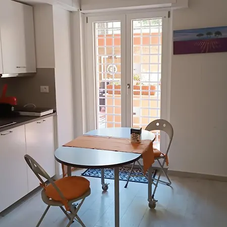 Vatican Tiny House By Gialel 로마