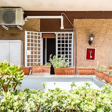 Vatican Tiny House By Gialel * 로마