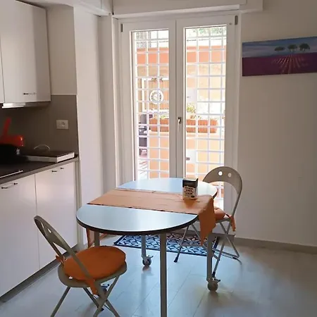 Vatican Tiny House By Gialel * 로마